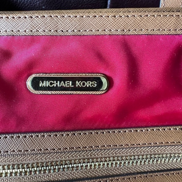 Michael Kors Kempton tote. Measures 14”x10”x5” pre owned - Picture 7 of 11